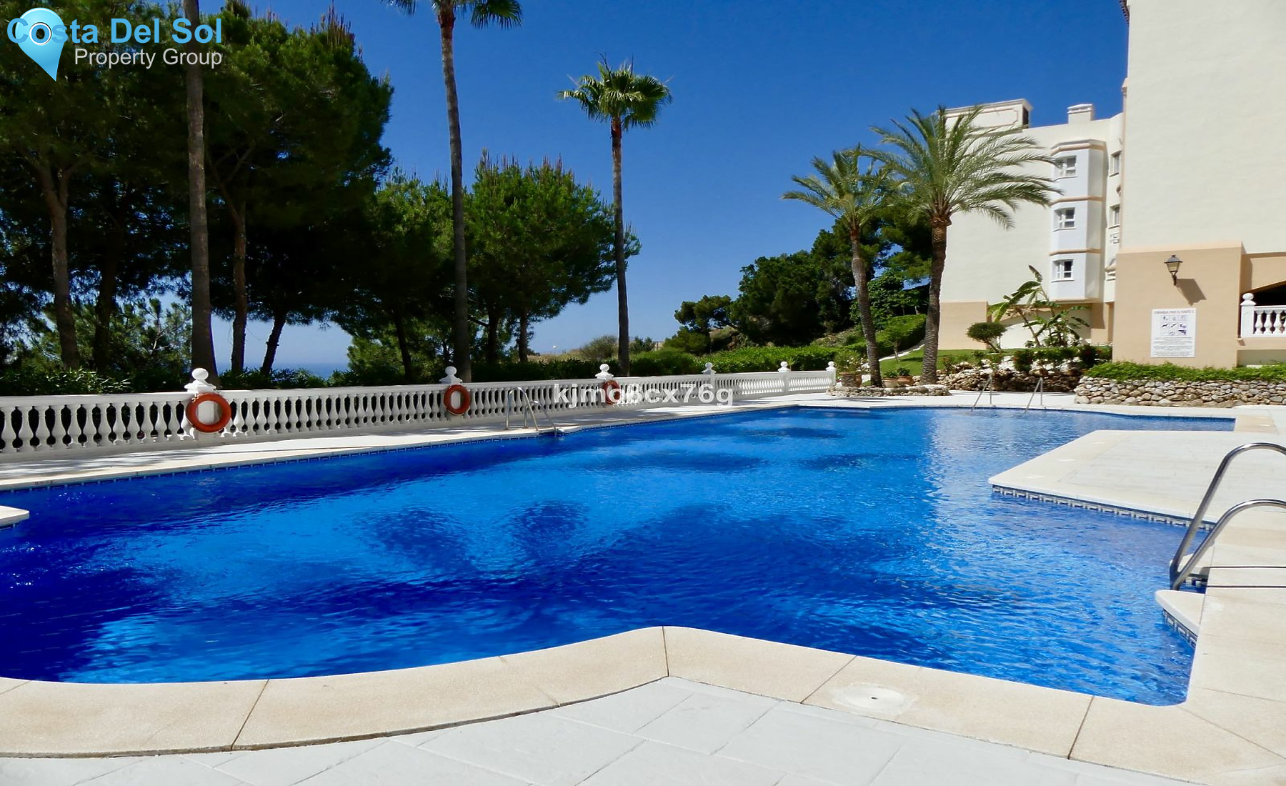 Middle Floor Apartment in Calahonda-1441575