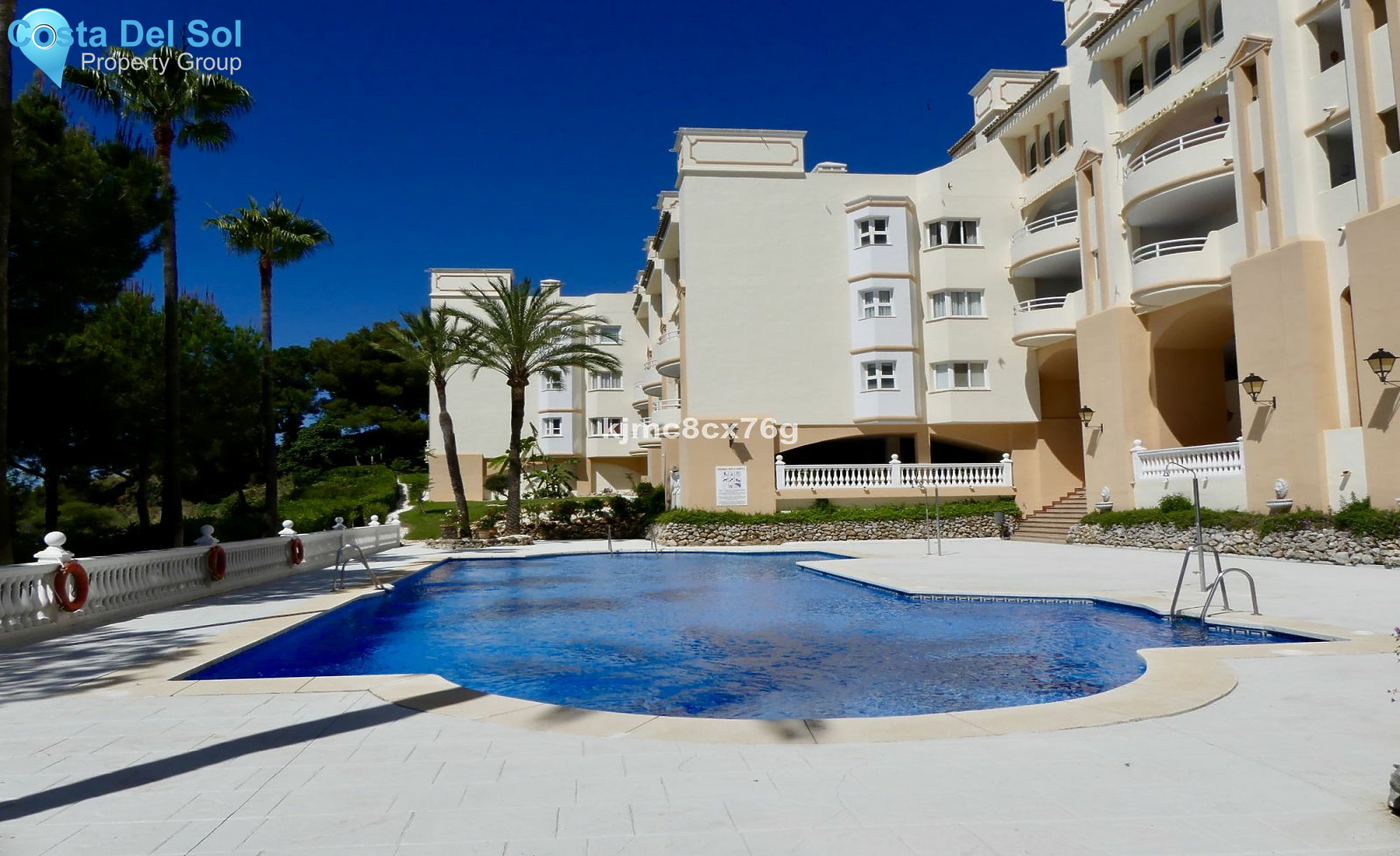Middle Floor Apartment in Calahonda-1441576