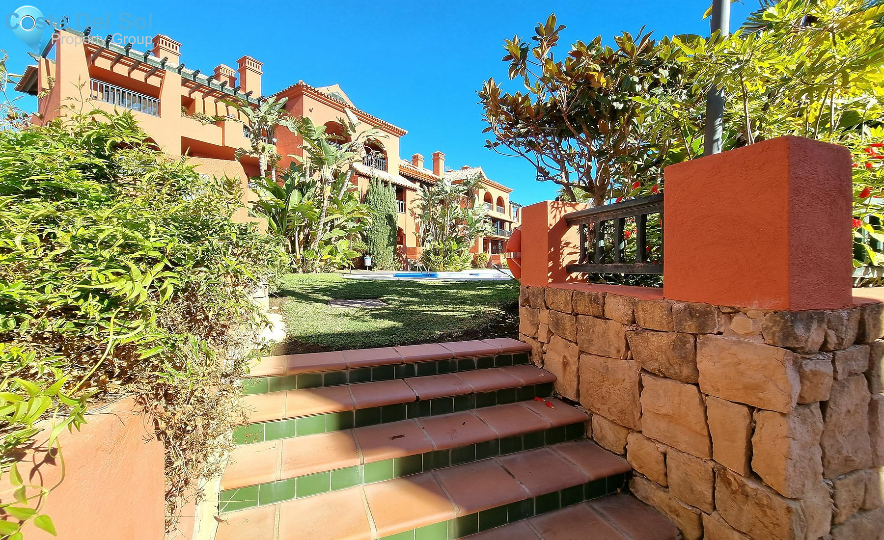 Middle Floor Apartment in Calahonda-1550814