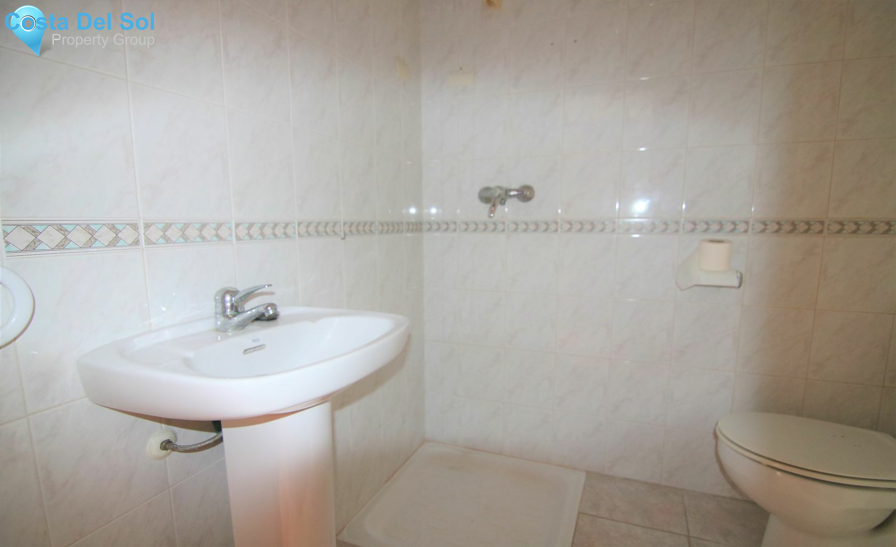 Middle Floor Apartment in Coín-1222235