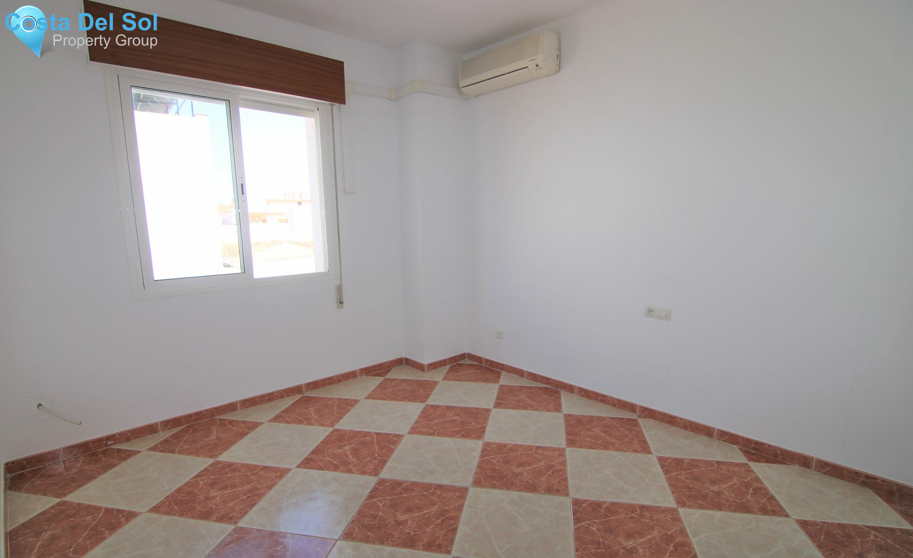 Middle Floor Apartment in Coín-1222238