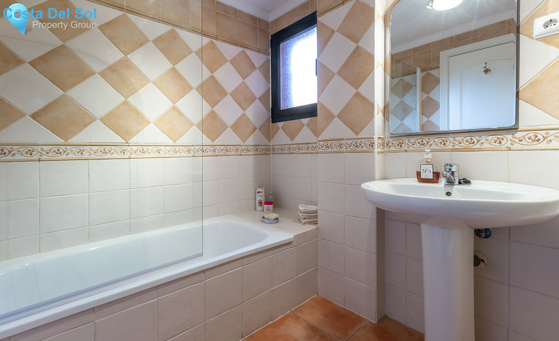 Middle Floor Apartment in Elviria-1314211