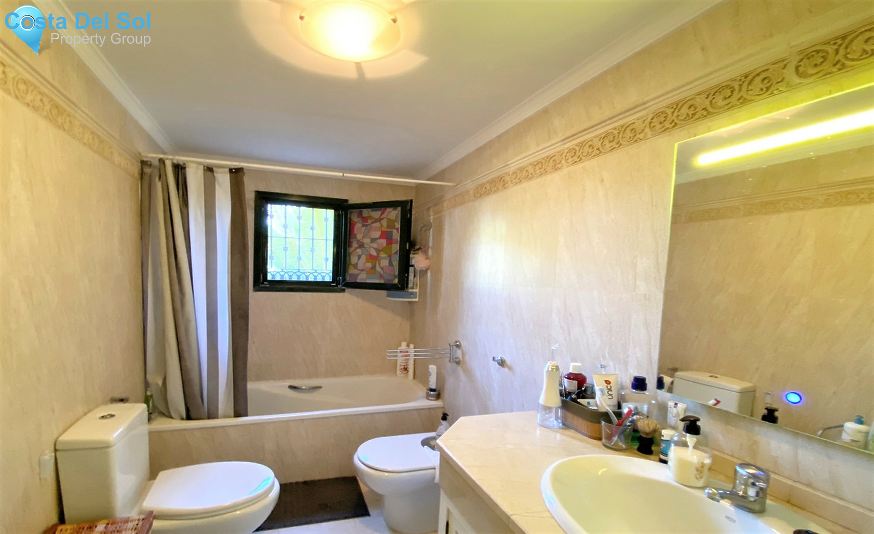 Middle Floor Apartment in Elviria-1350665