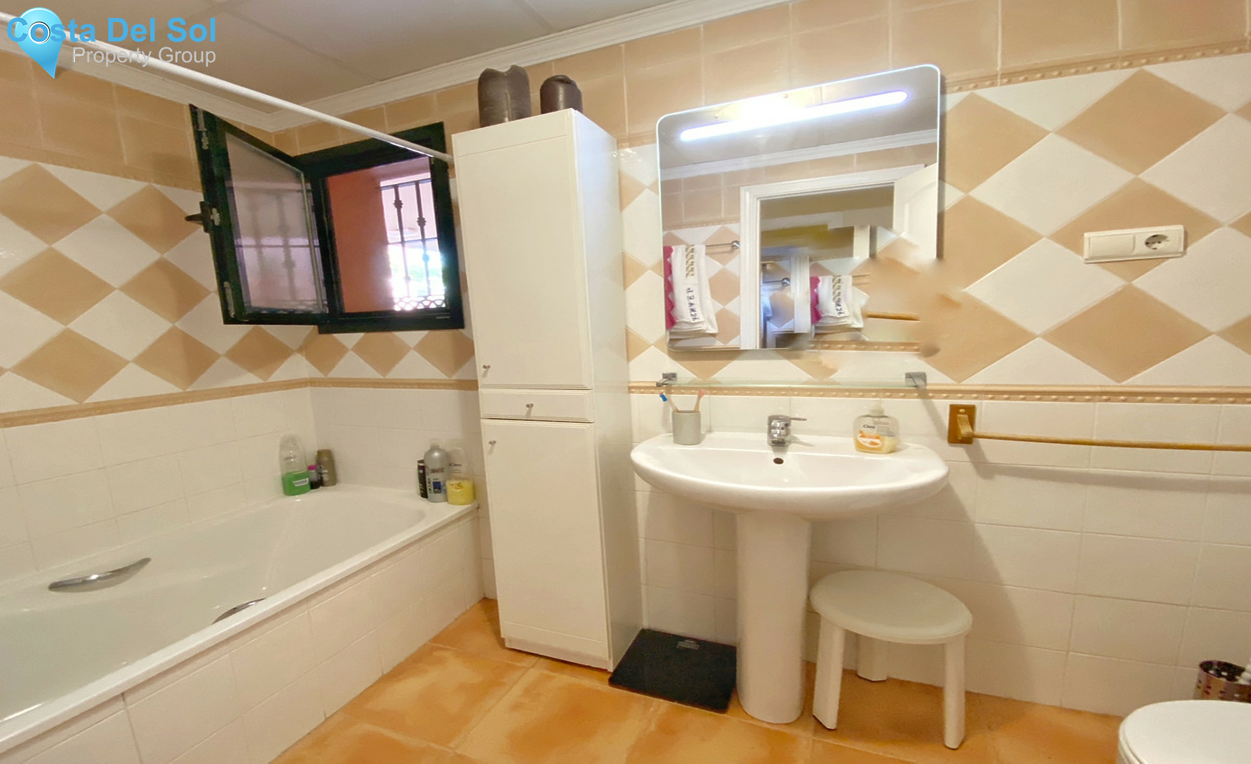 Middle Floor Apartment in Elviria-1350668