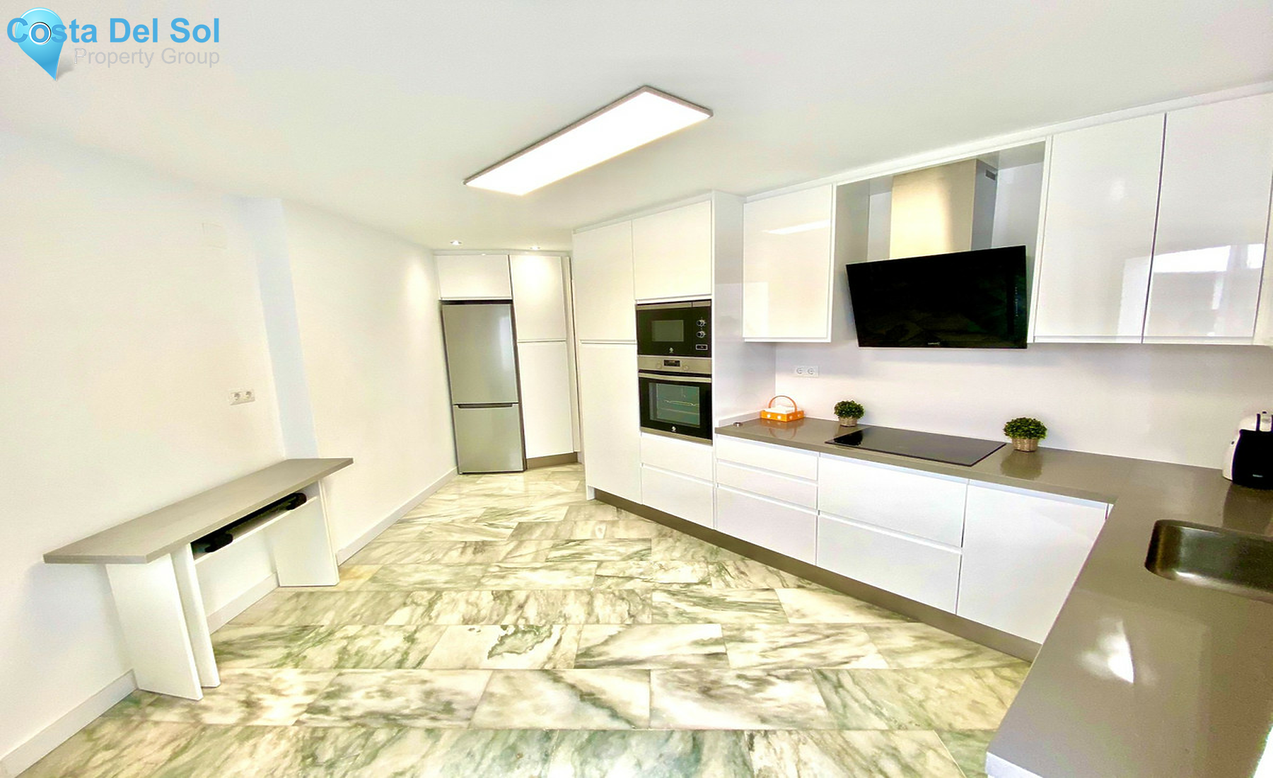 Middle Floor Apartment in Elviria-1479467