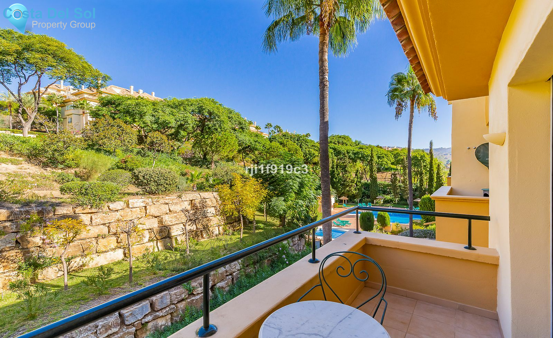 Middle Floor Apartment in Elviria-1467875