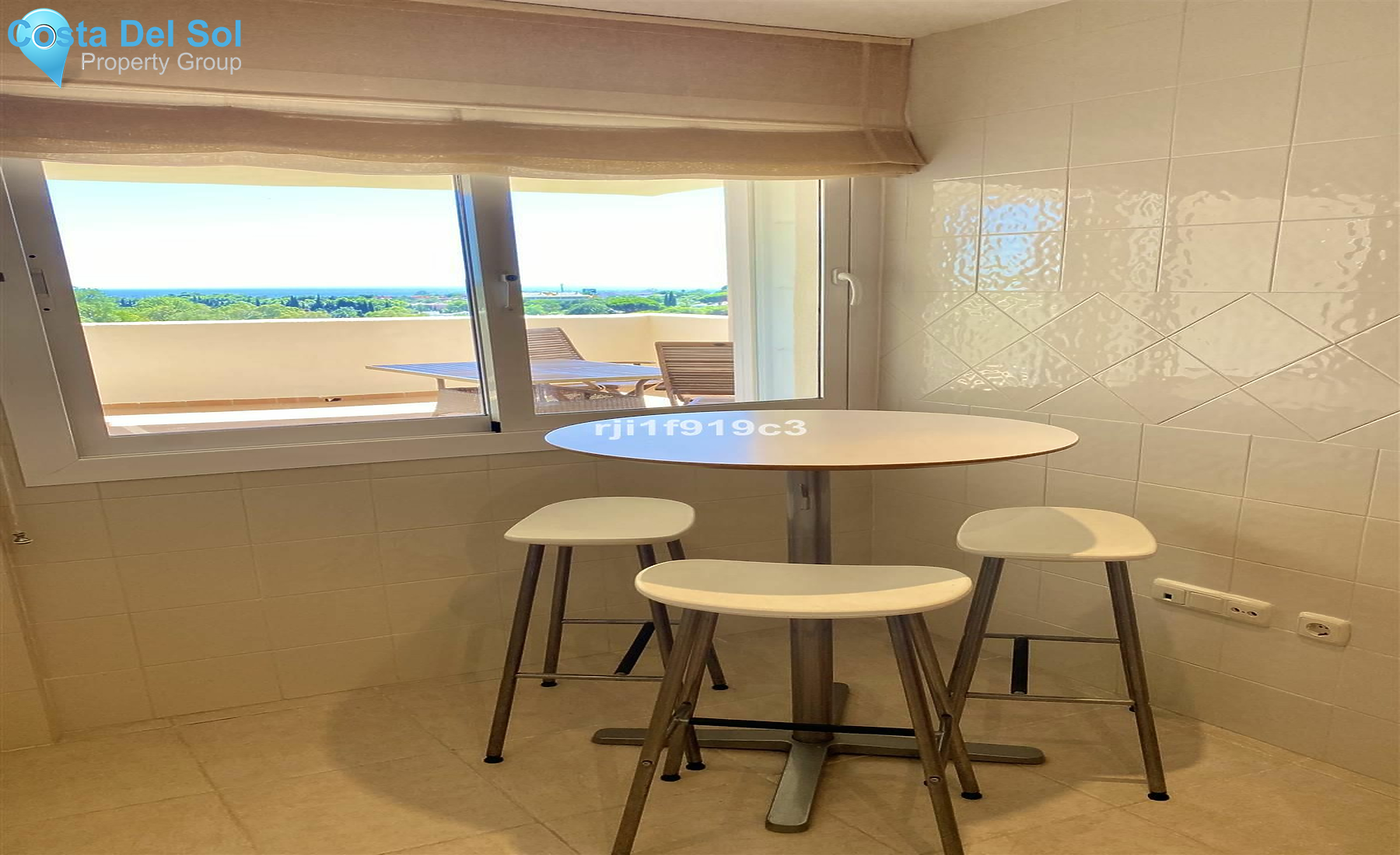 Middle Floor Apartment in Elviria-1493075