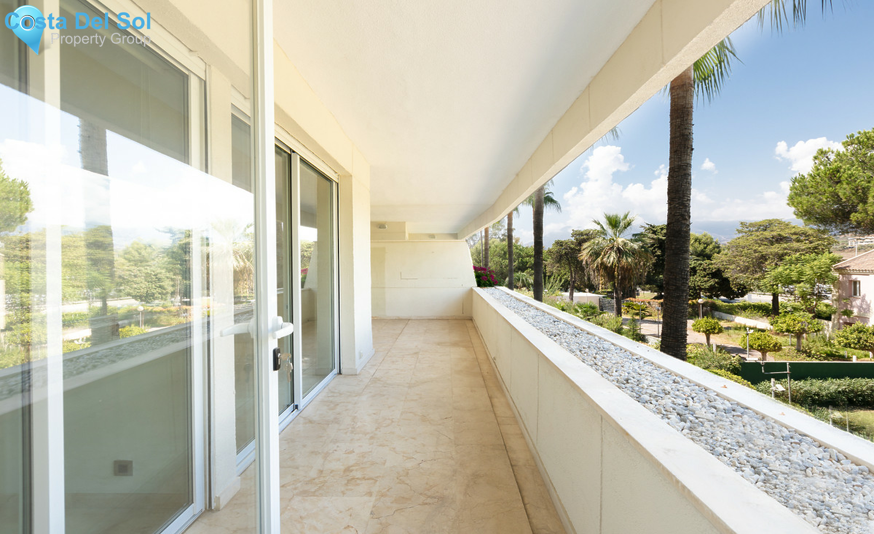 Middle Floor Apartment in Estepona-1239047