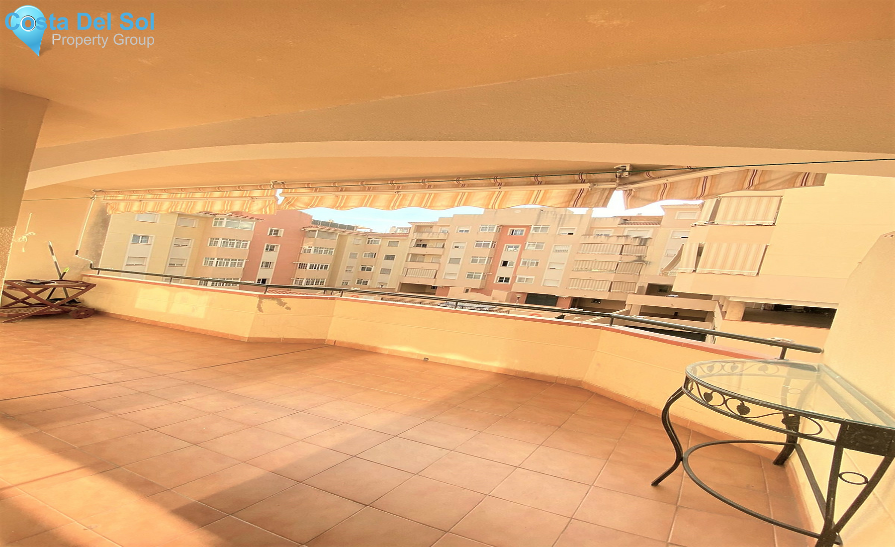 Middle Floor Apartment in Estepona-1240993