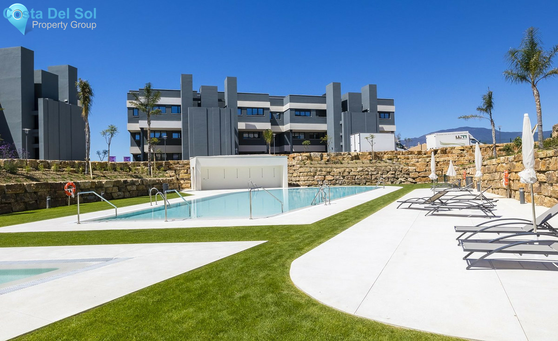 Middle Floor Apartment in Estepona-1255728