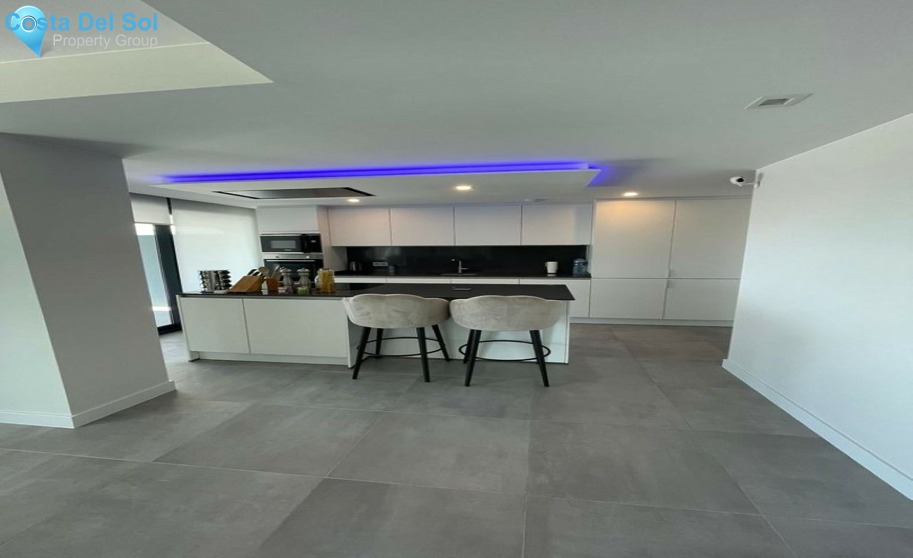 Middle Floor Apartment in Estepona-1255715