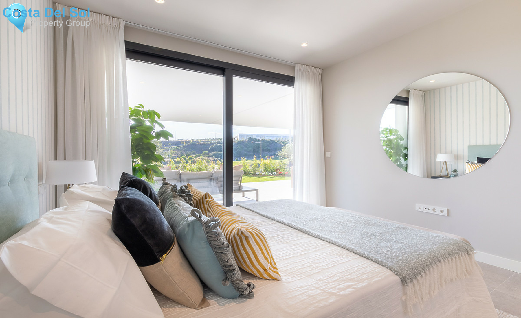 Middle Floor Apartment in Estepona-1320934