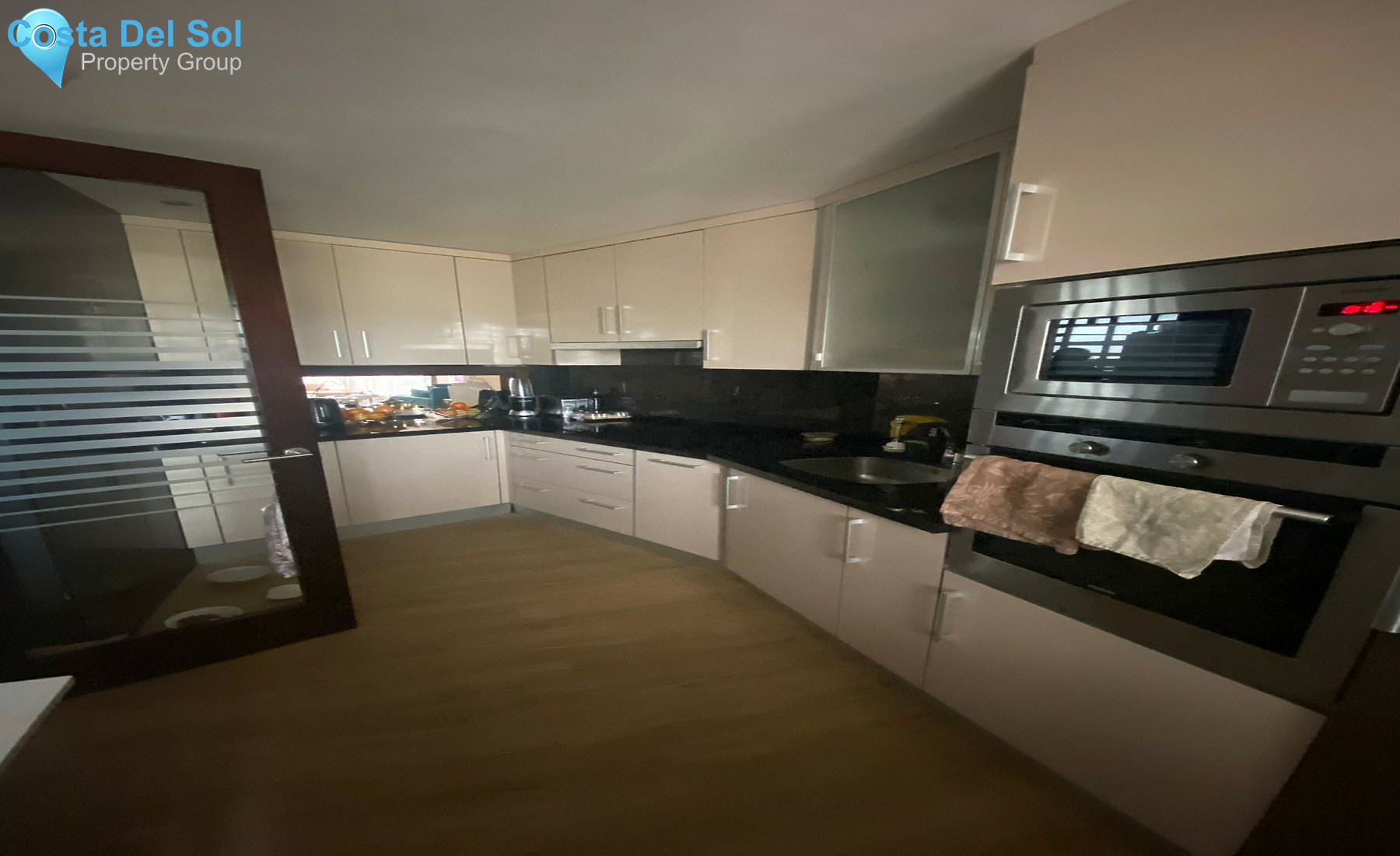 Middle Floor Apartment in Estepona-1336057
