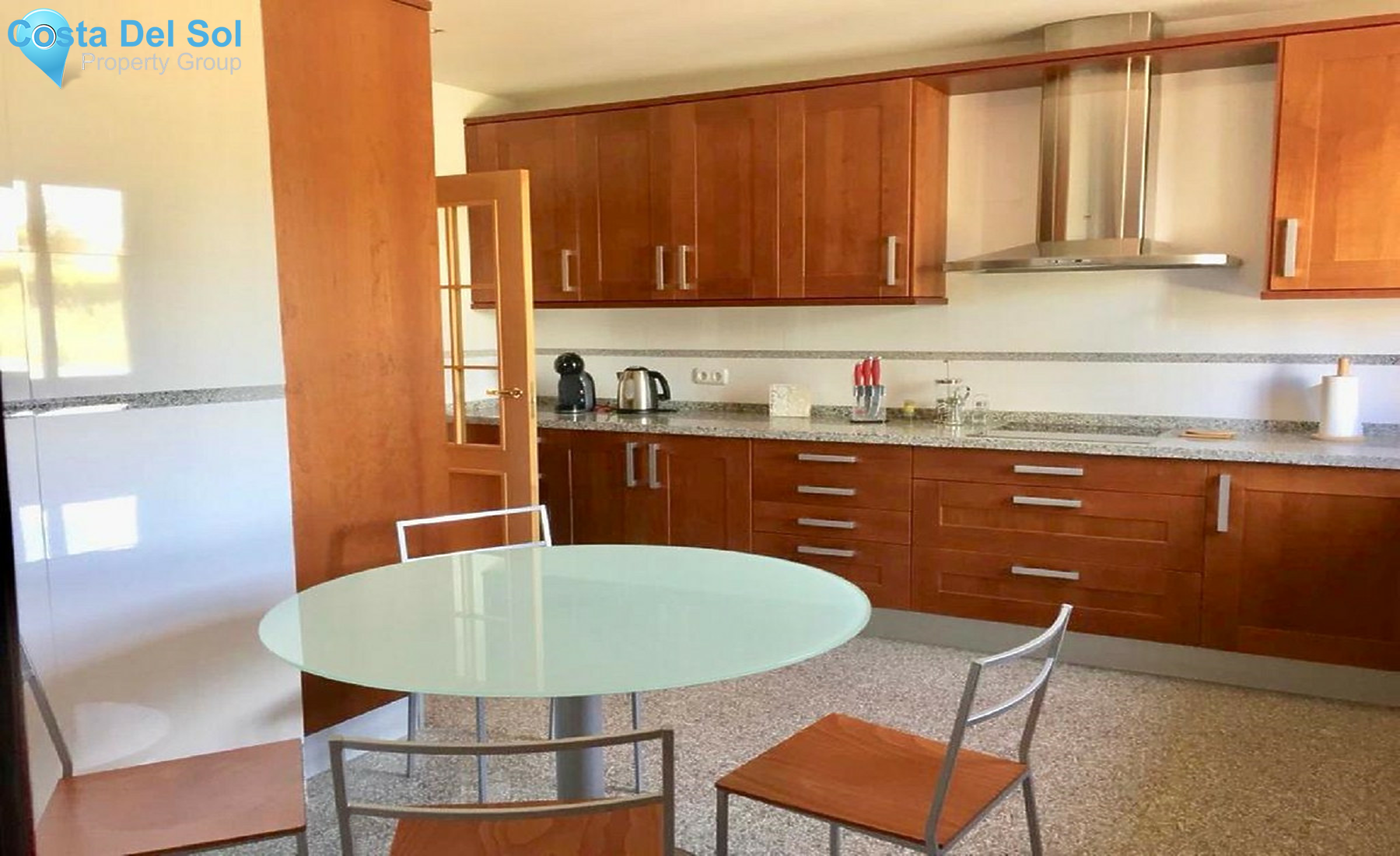 Middle Floor Apartment in Estepona-1337216
