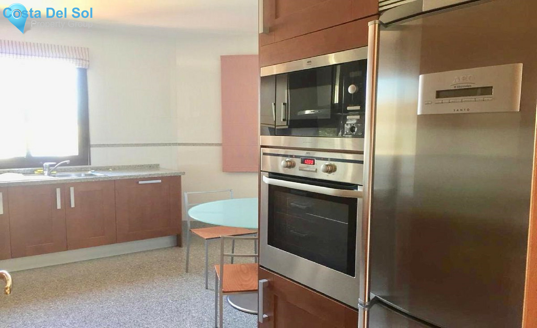 Middle Floor Apartment in Estepona-1337219