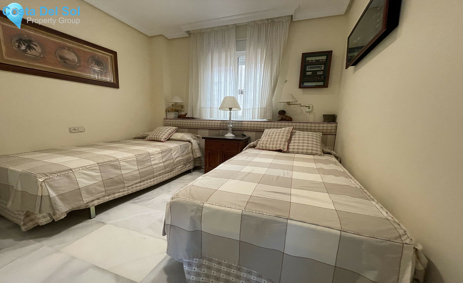 Middle Floor Apartment in Estepona-1340117