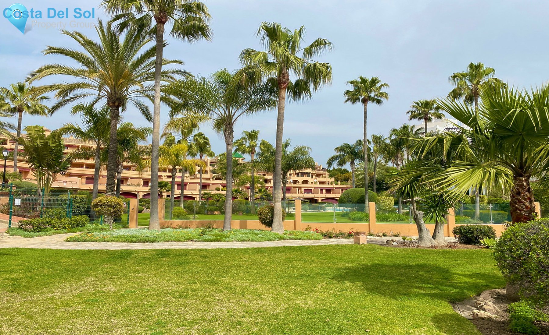 Middle Floor Apartment in Estepona-1352511