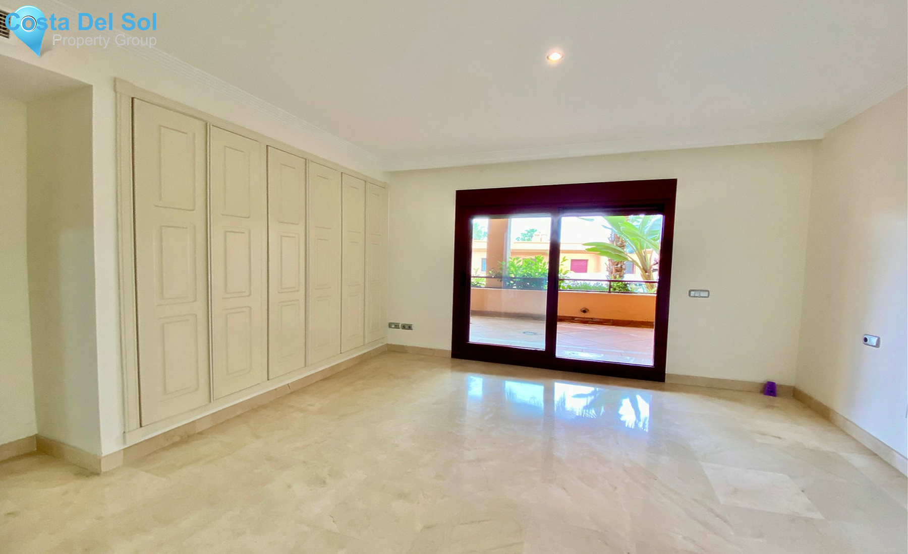 Middle Floor Apartment in Estepona-1352512