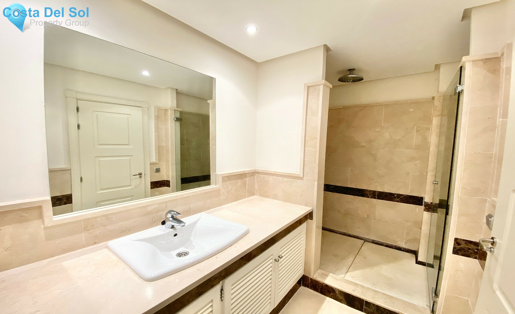 Middle Floor Apartment in Estepona-1352515