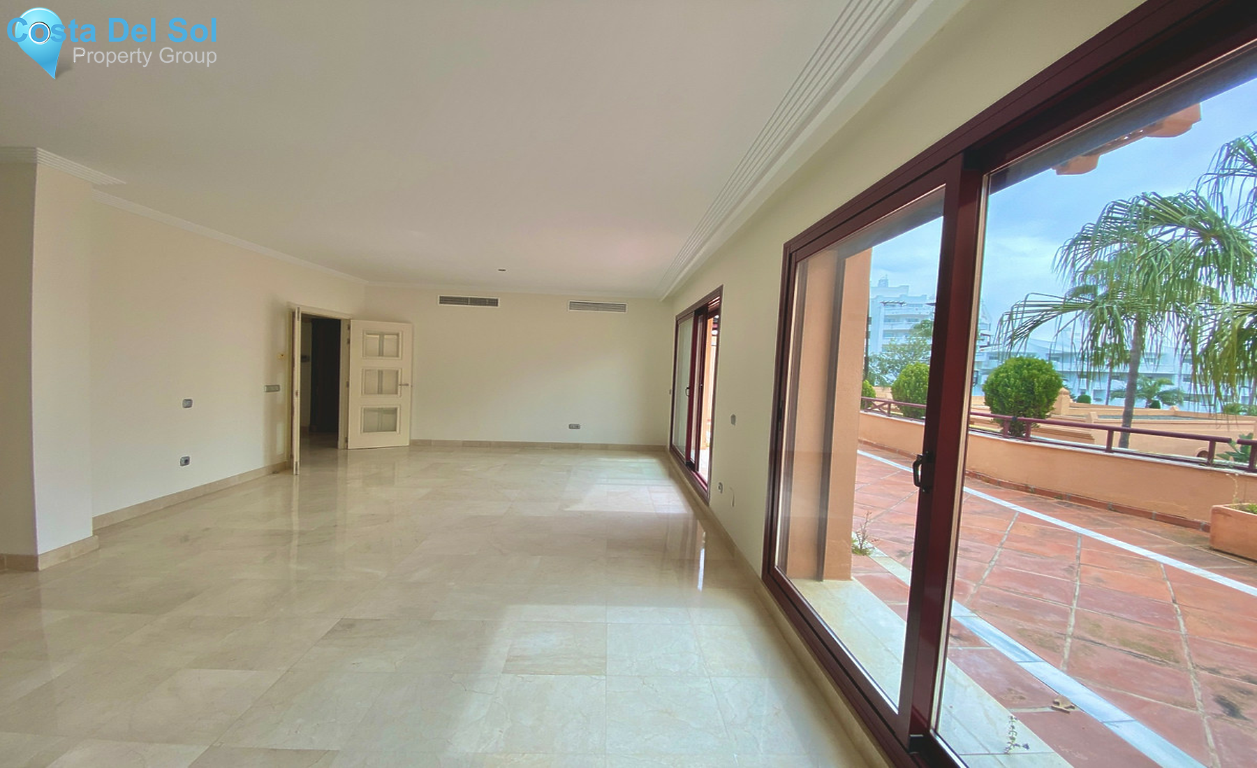 Middle Floor Apartment in Estepona-1352500