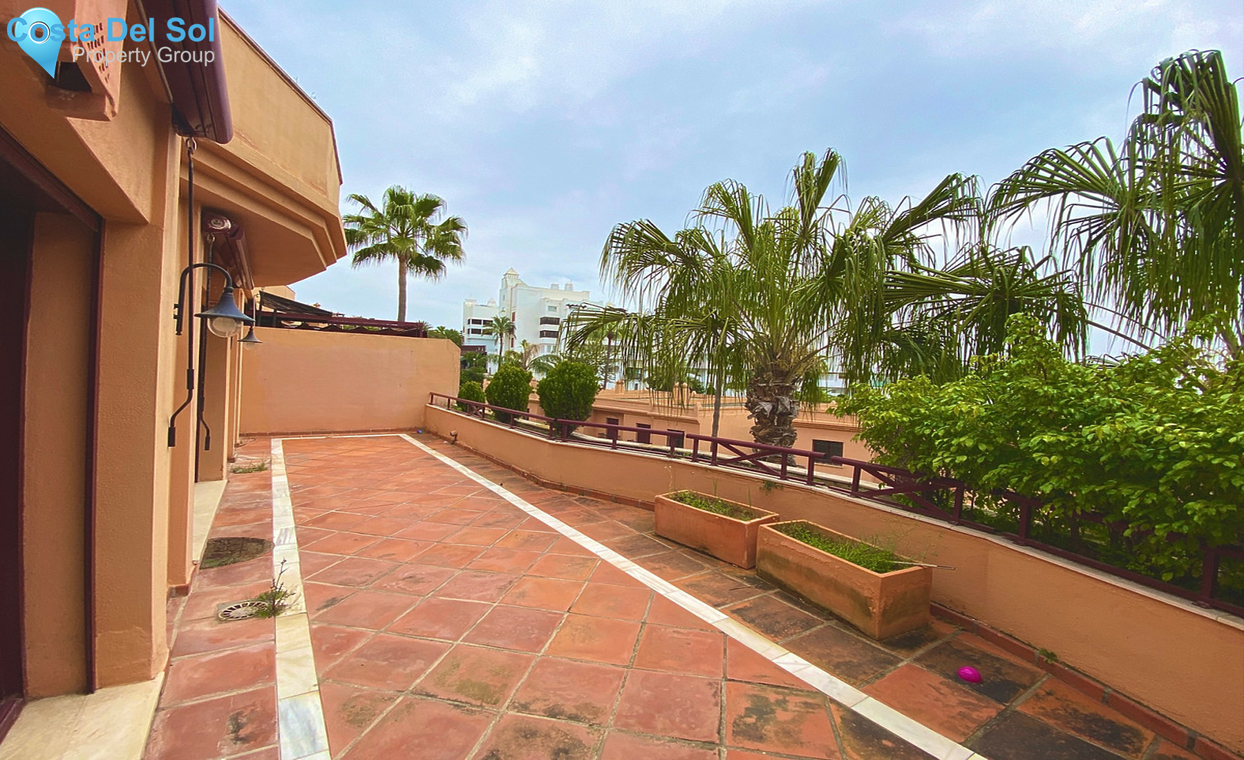 Middle Floor Apartment in Estepona-1352501