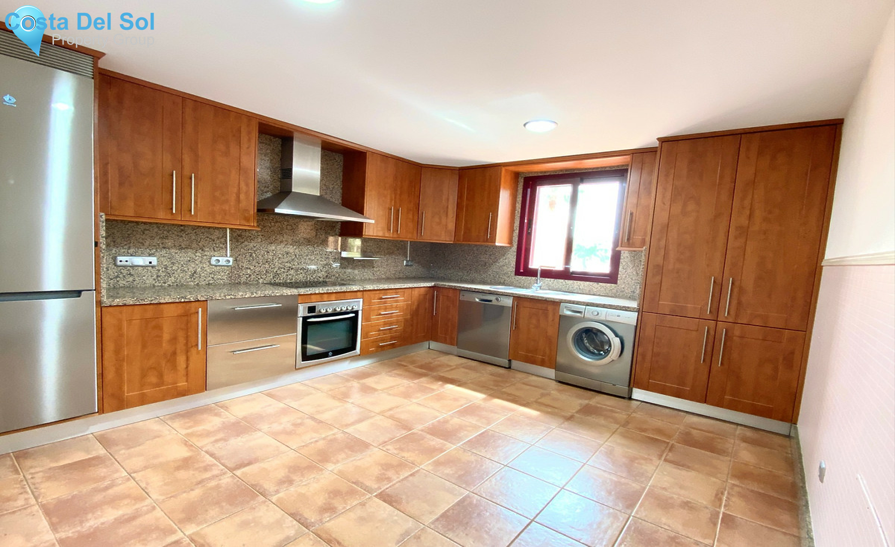 Middle Floor Apartment in Estepona-1352504