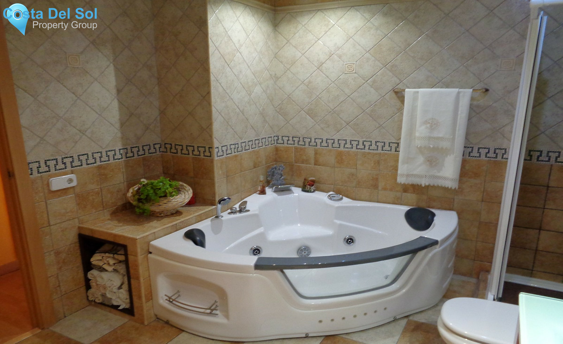 Middle Floor Apartment in Estepona-1356437