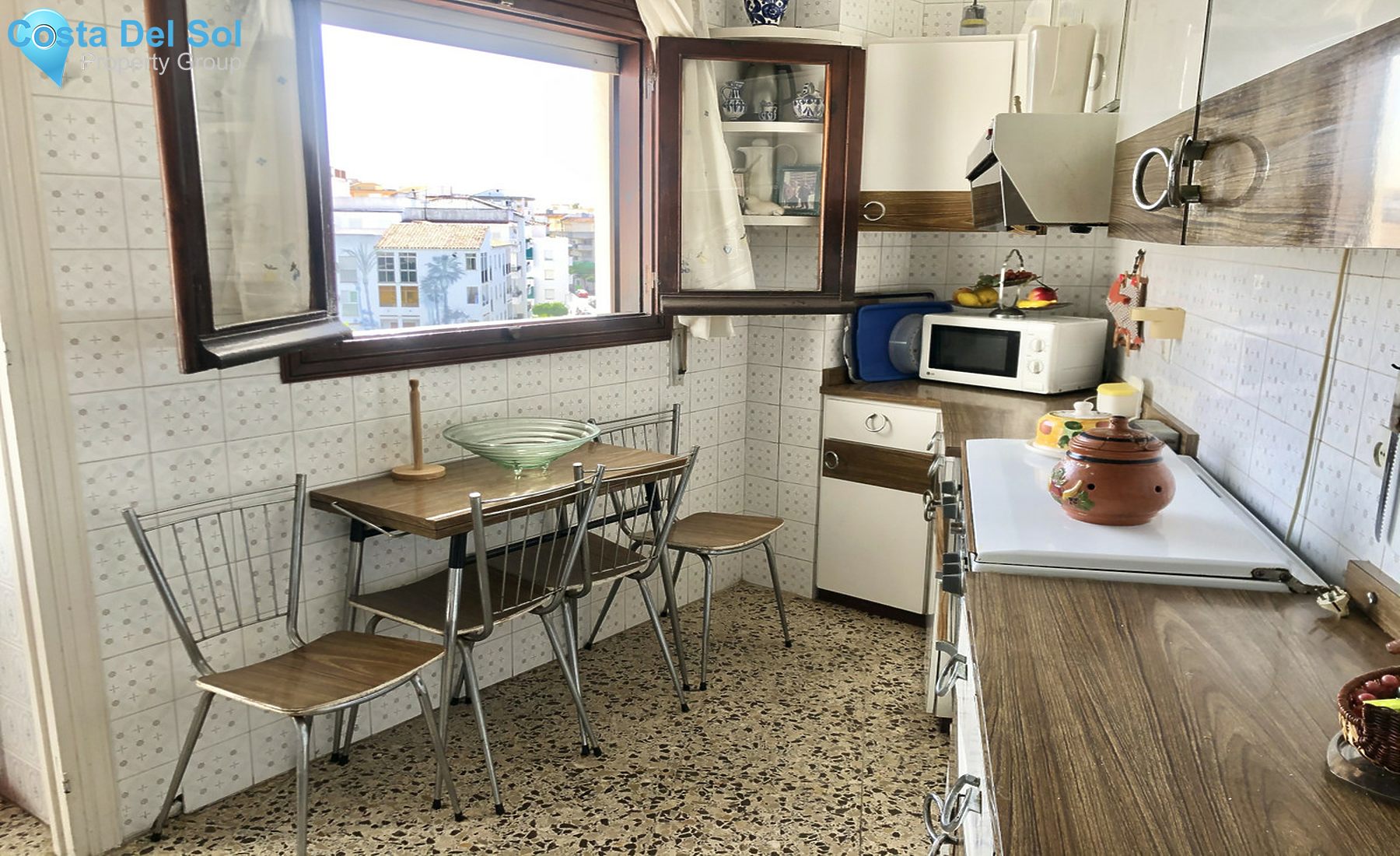 Middle Floor Apartment in Estepona-1384511