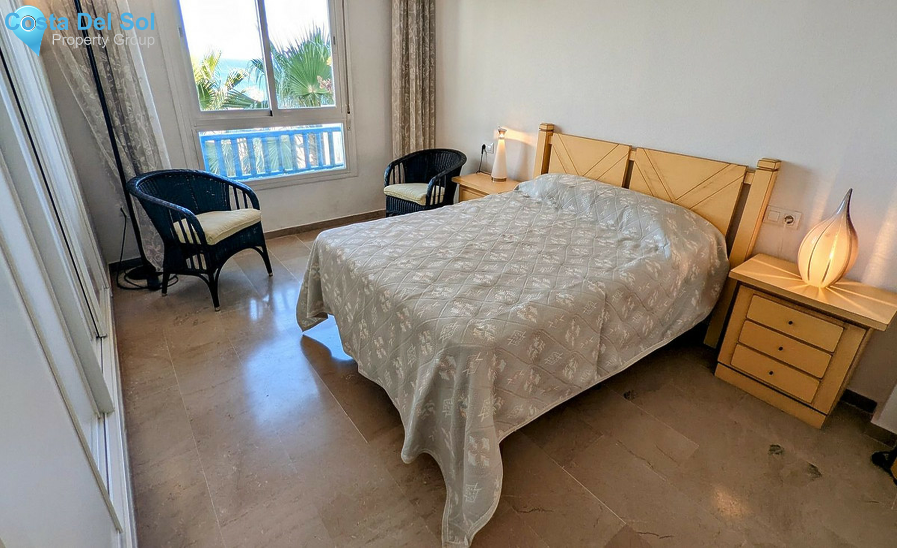 Middle Floor Apartment in Estepona-1401802