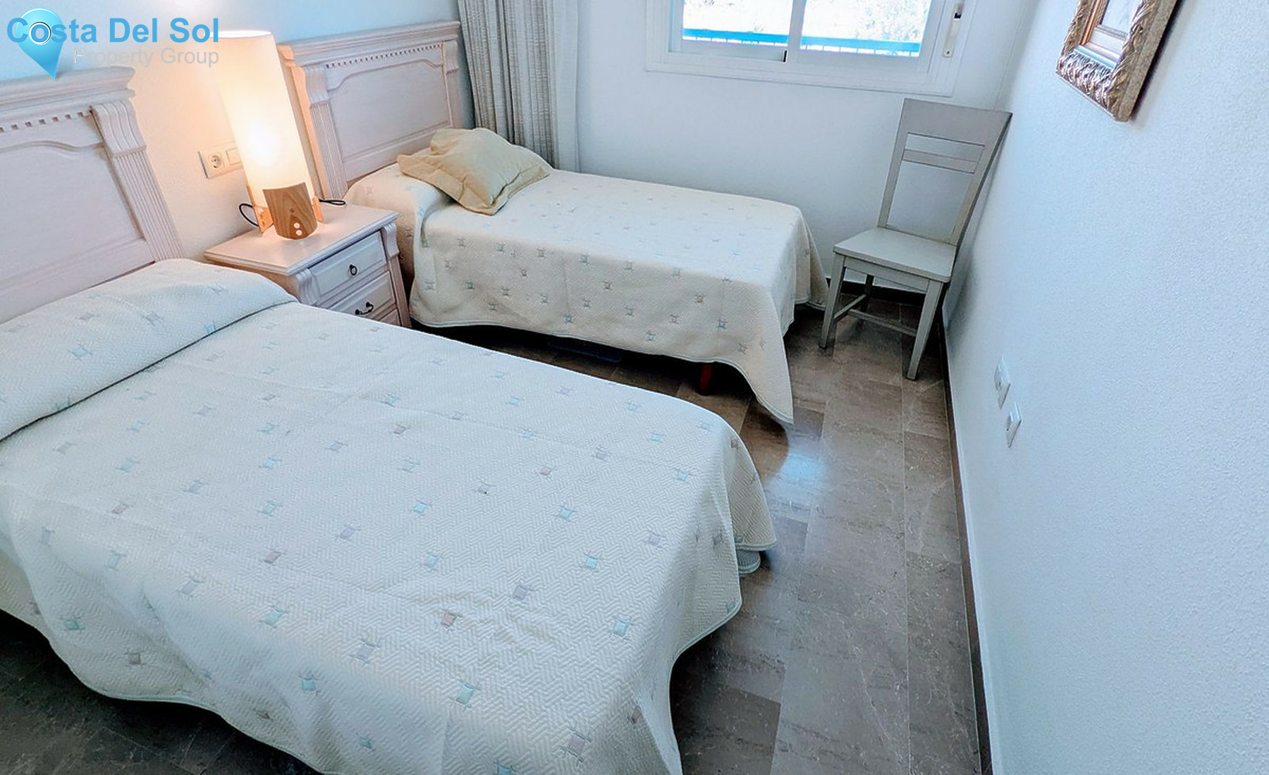 Middle Floor Apartment in Estepona-1401803