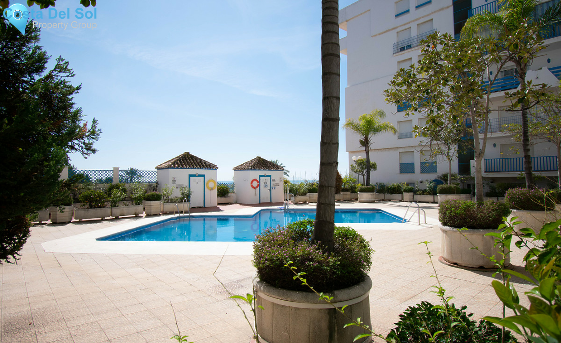 Middle Floor Apartment in Estepona-1401794