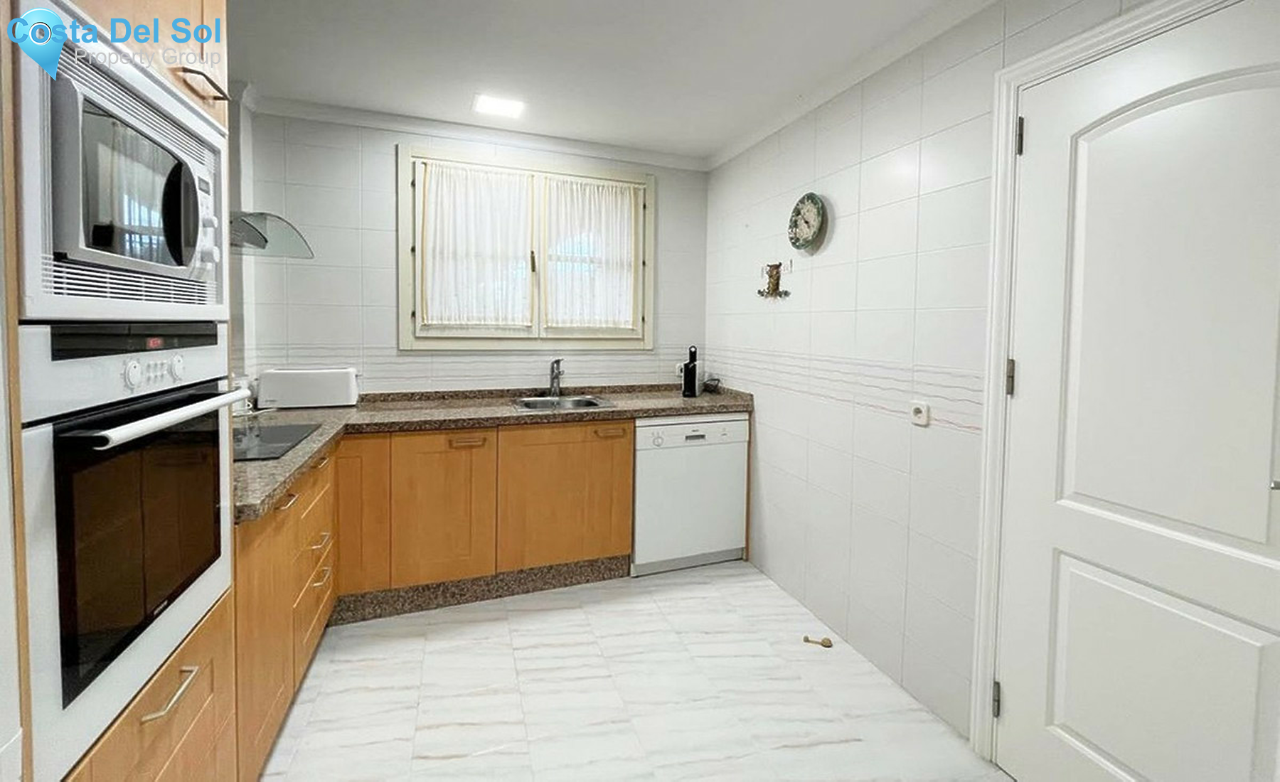 Middle Floor Apartment in Estepona-1404212
