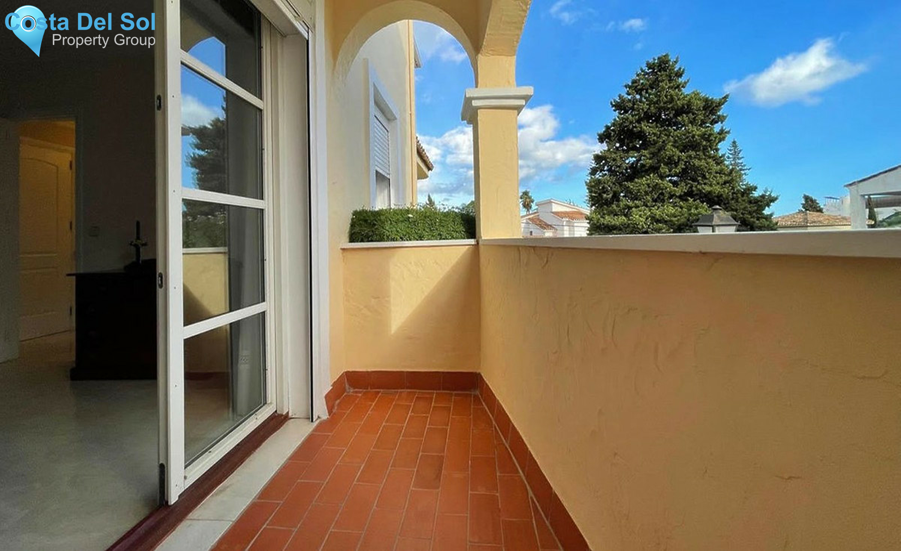 Middle Floor Apartment in Estepona-1404215