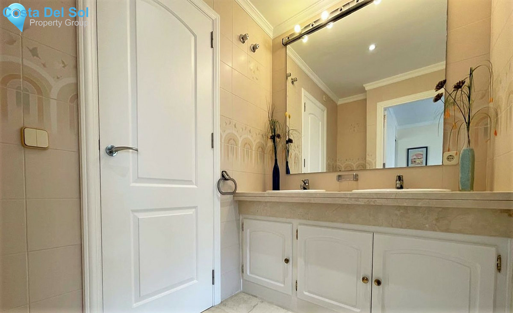 Middle Floor Apartment in Estepona-1404216