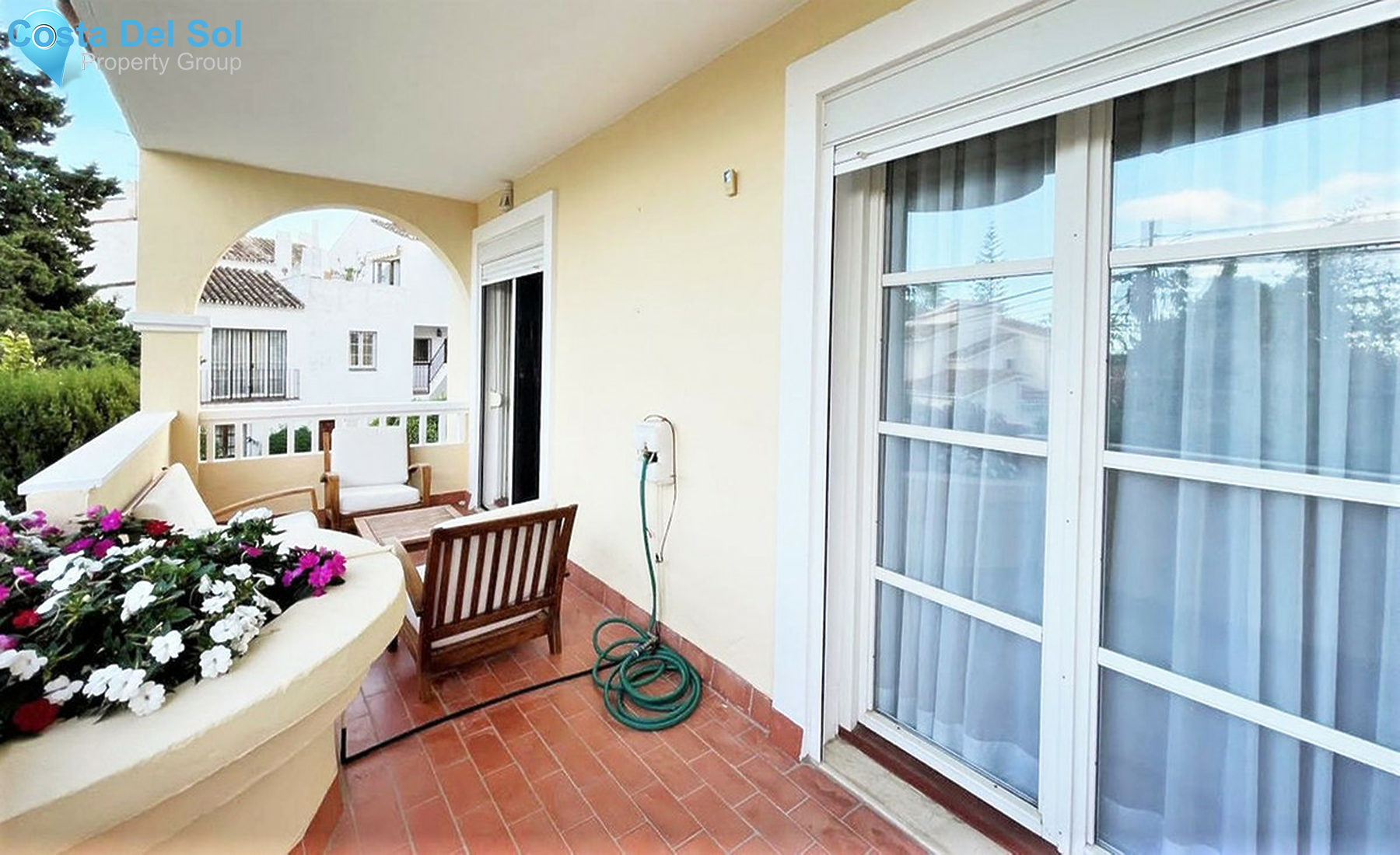 Middle Floor Apartment in Estepona-1404200