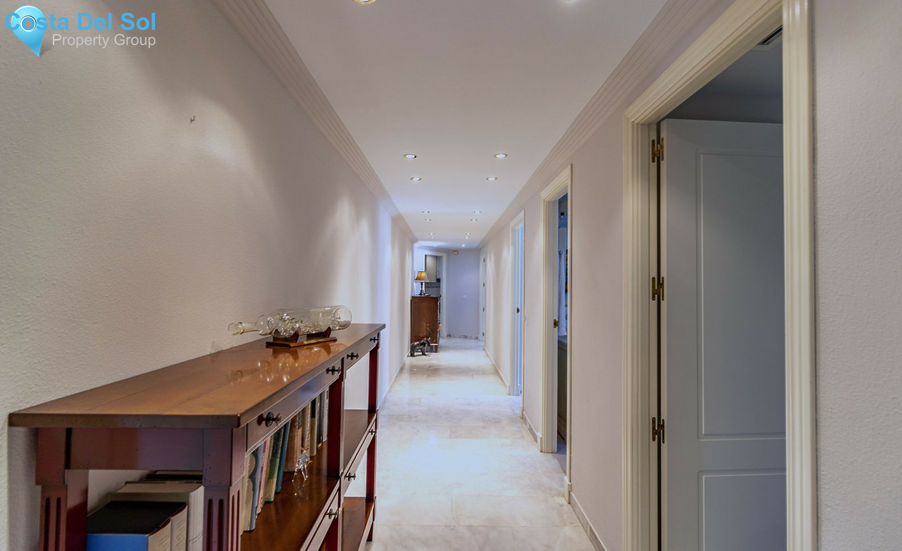 Middle Floor Apartment in Estepona-1416313