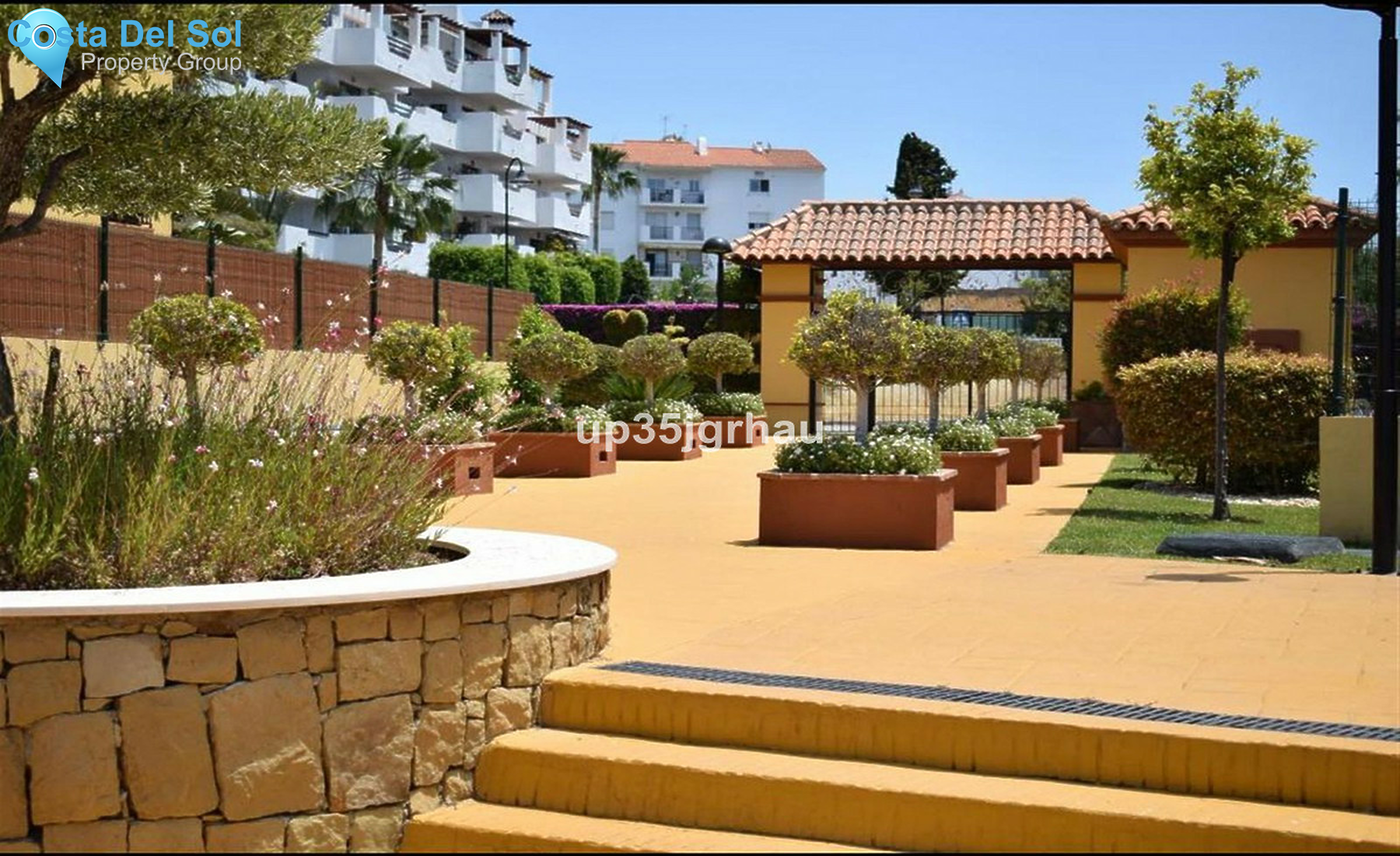 Middle Floor Apartment in Estepona-1434209