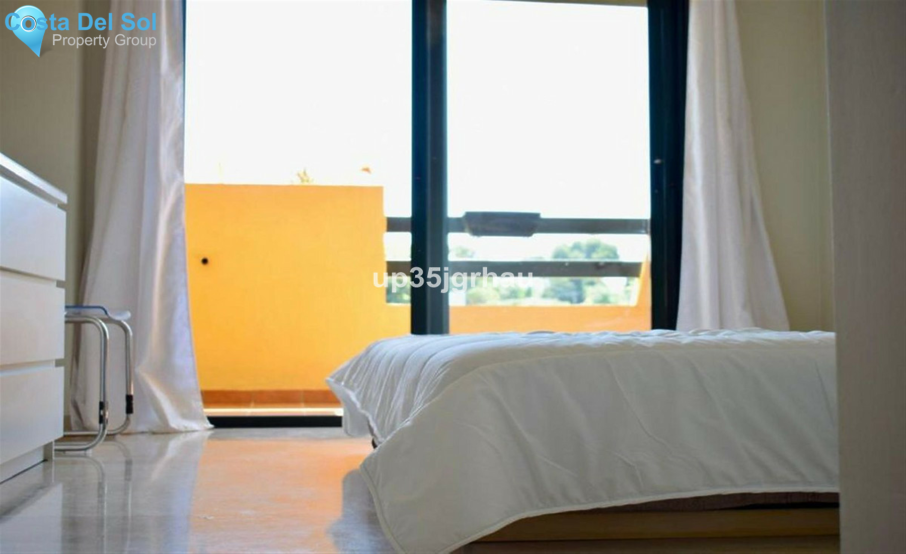 Middle Floor Apartment in Estepona-1434210