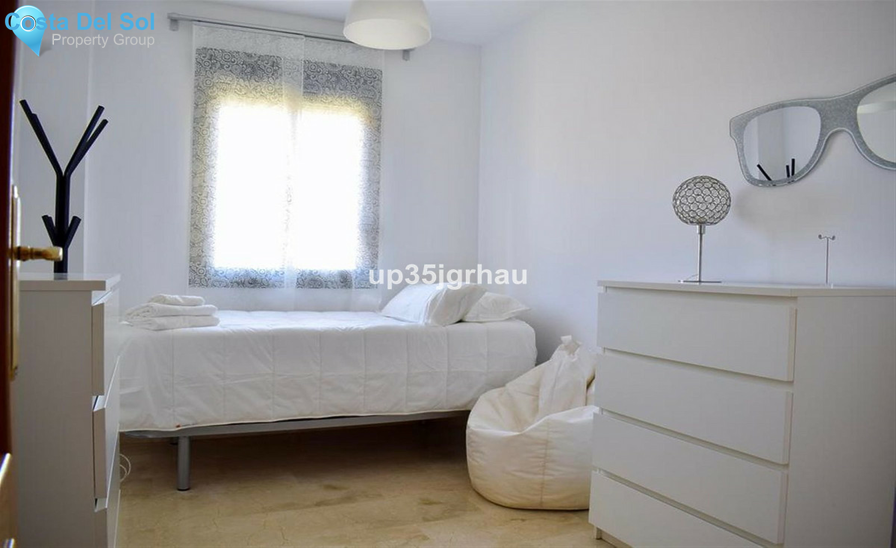 Middle Floor Apartment in Estepona-1434217