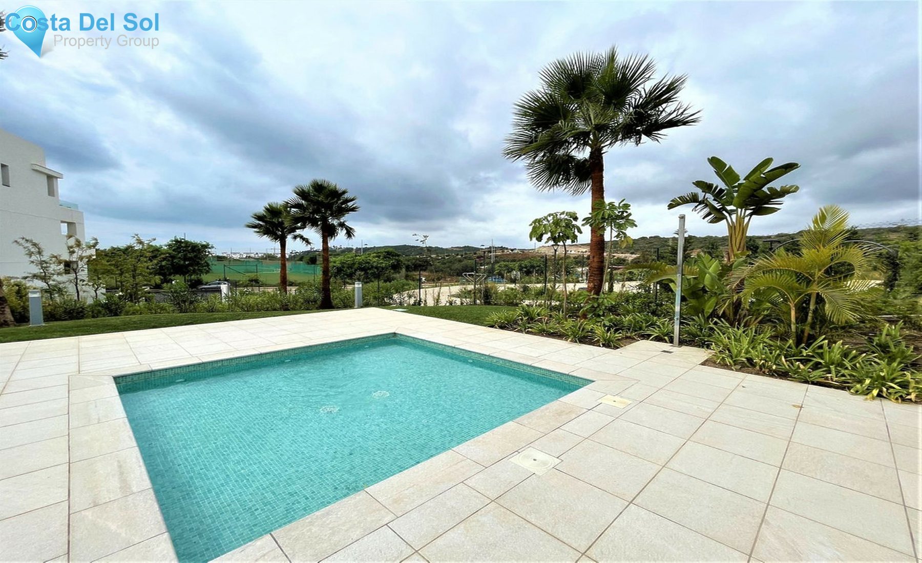Middle Floor Apartment in Estepona-1440837