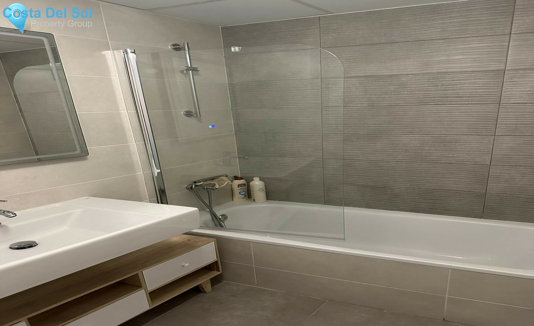 Middle Floor Apartment in Estepona-1456341