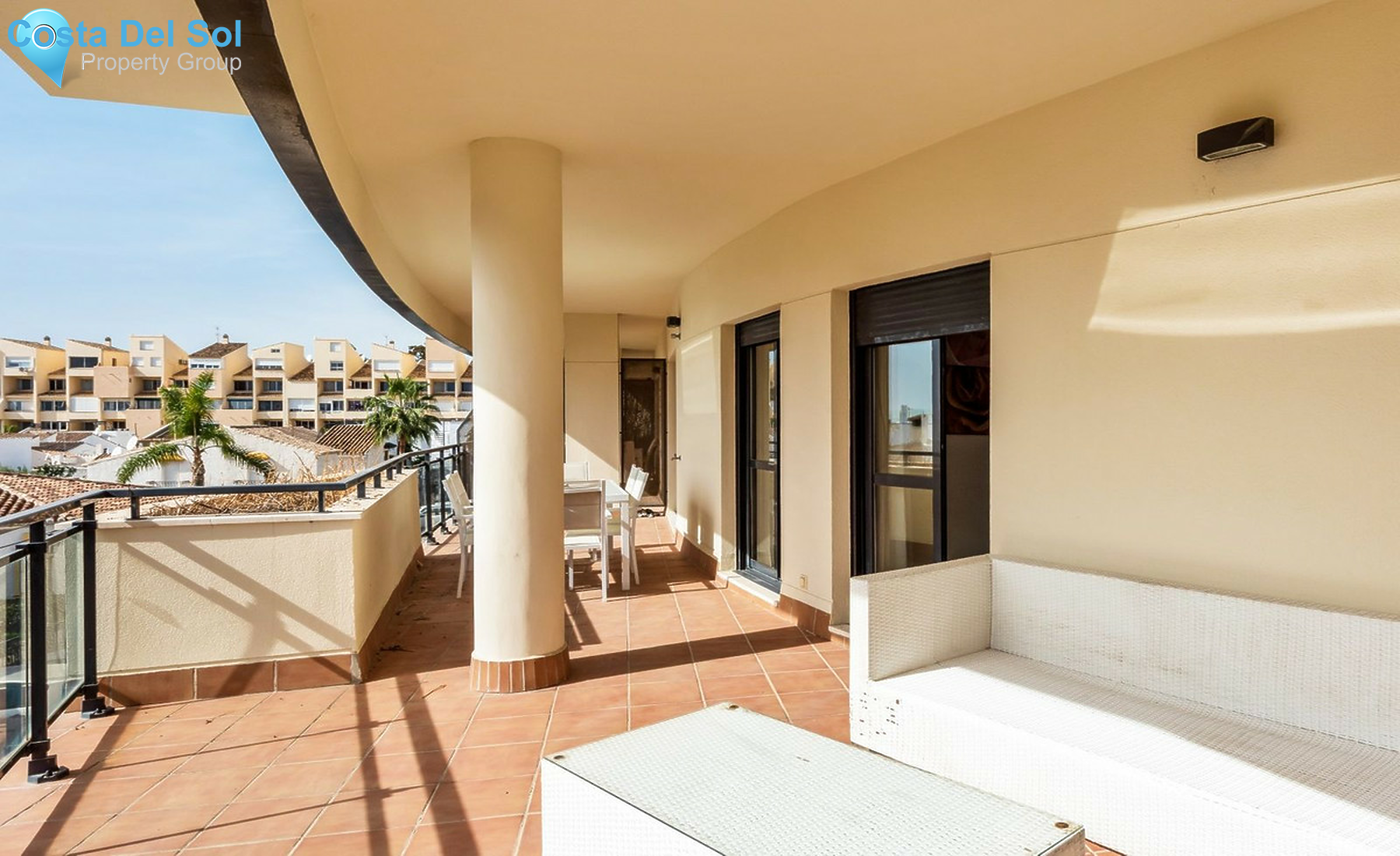 Middle Floor Apartment in Estepona-1475807