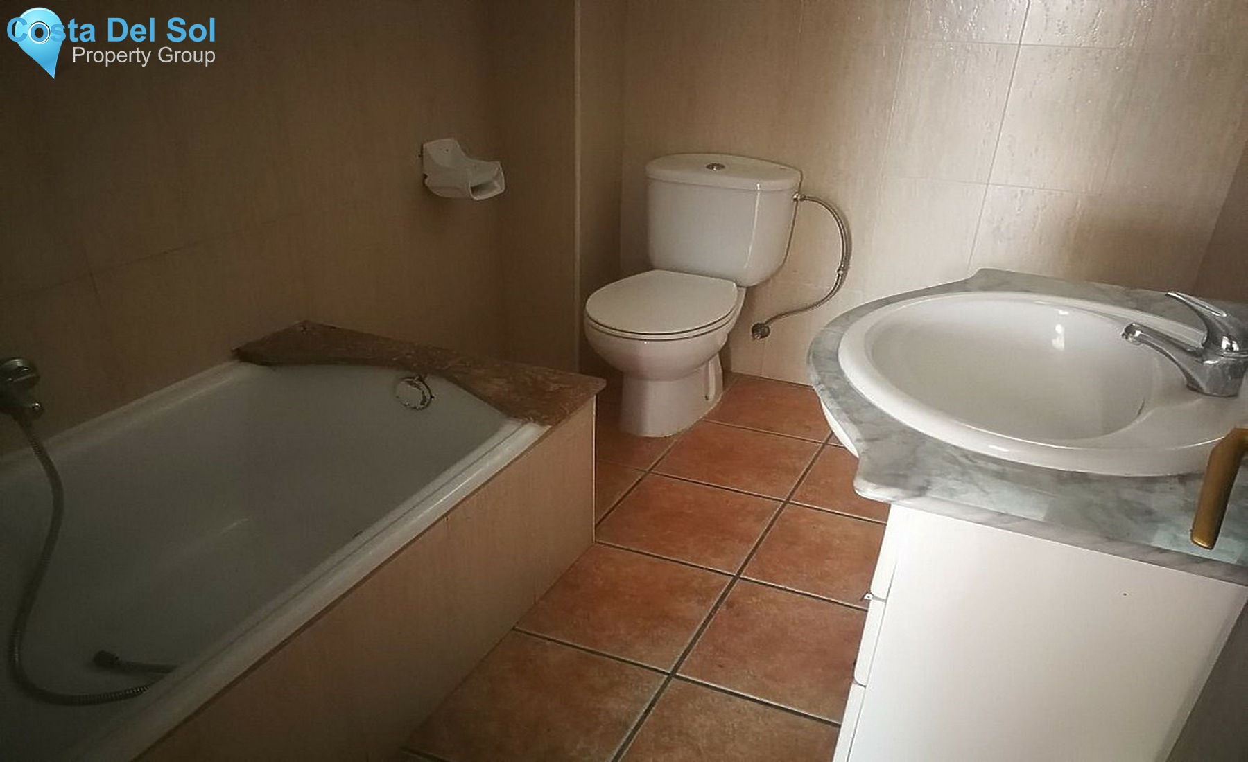 Middle Floor Apartment in Estepona-1476393