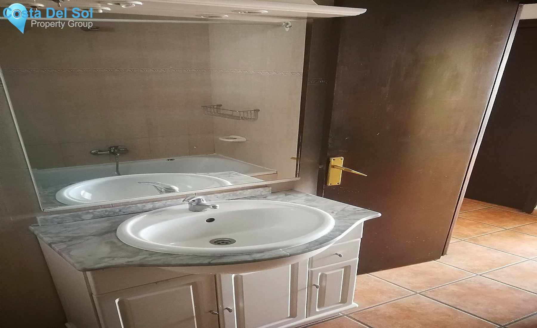 Middle Floor Apartment in Estepona-1476394