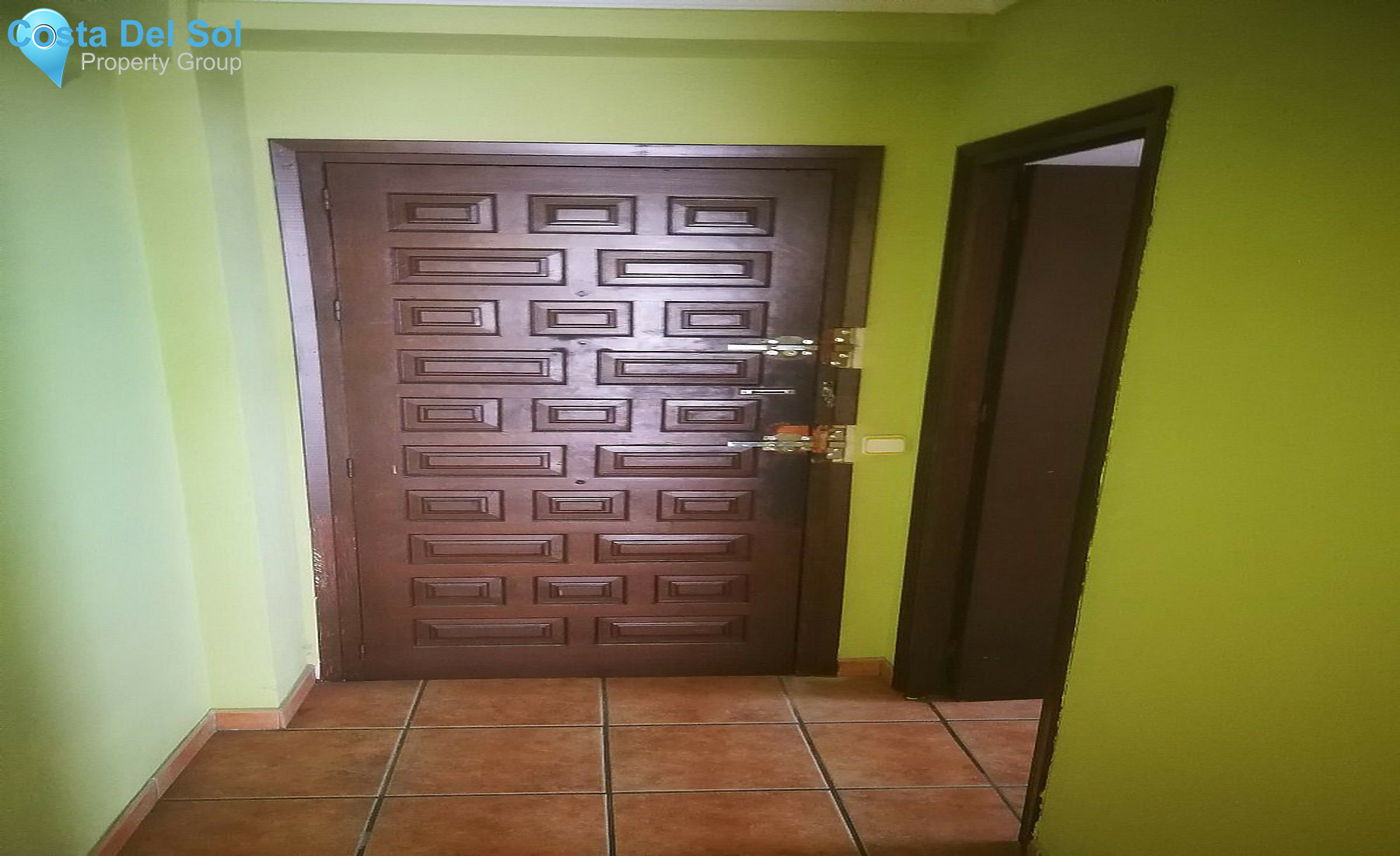 Middle Floor Apartment in Estepona-1476386