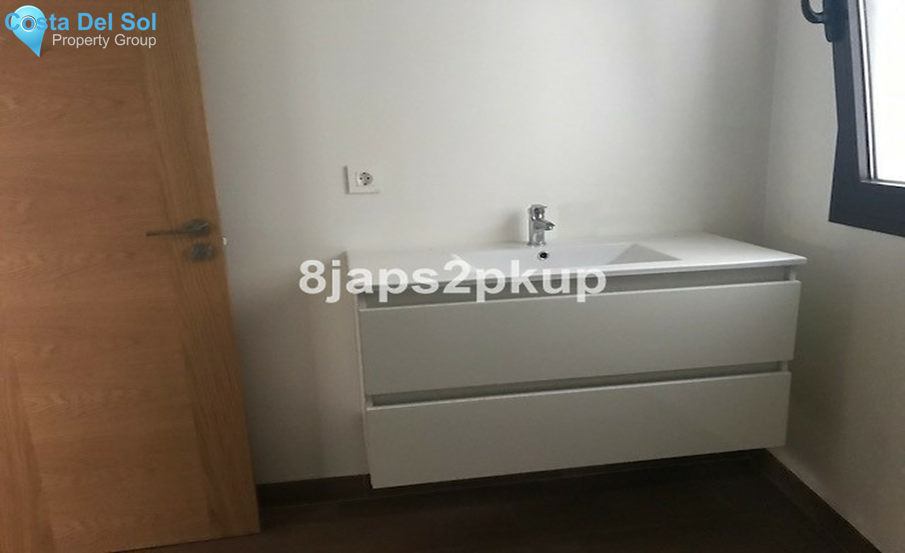 Middle Floor Apartment in Estepona-1491223