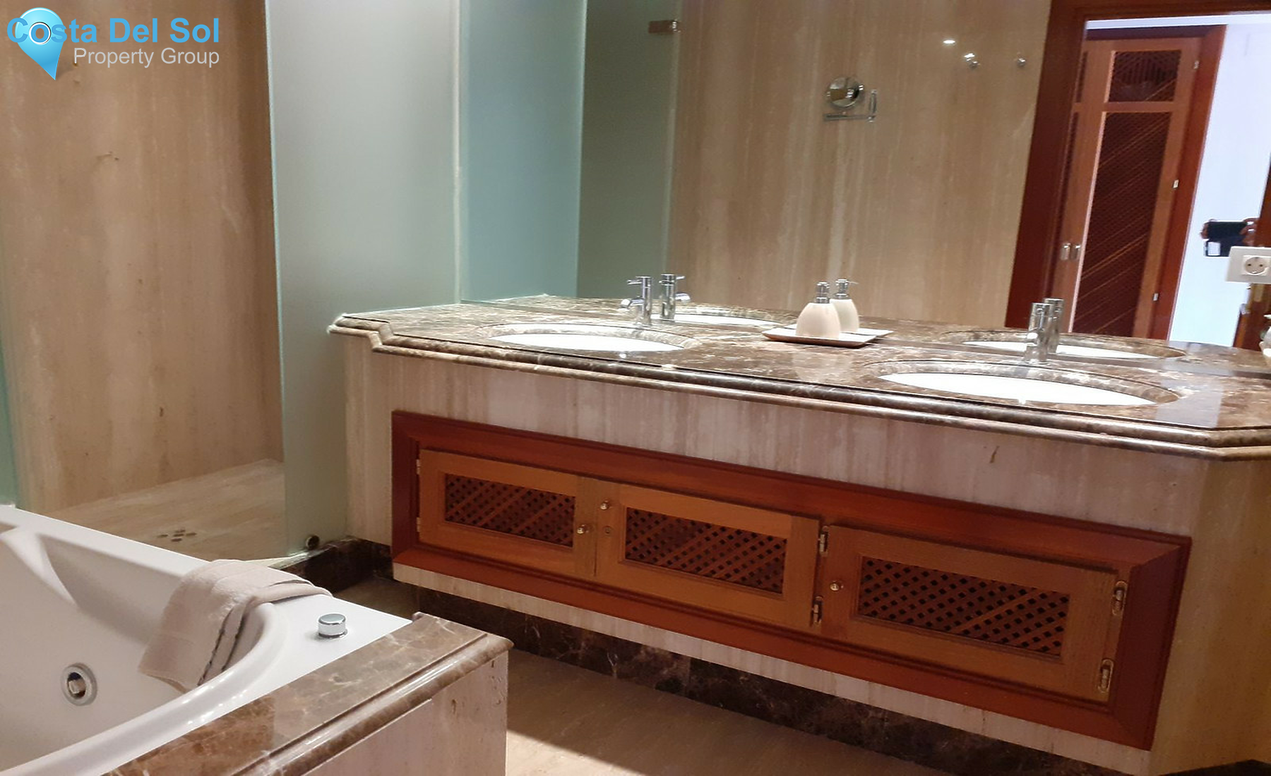 Middle Floor Apartment in Estepona-1501495
