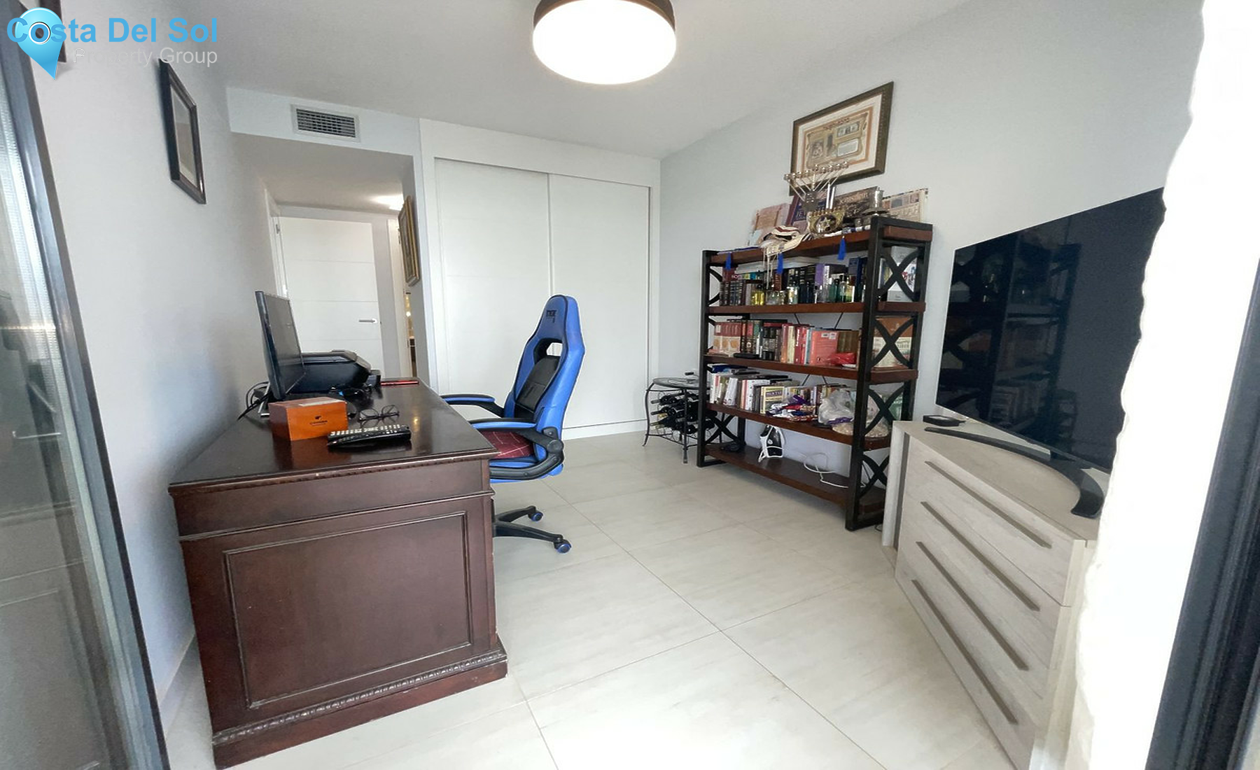 Middle Floor Apartment in Estepona-1510207