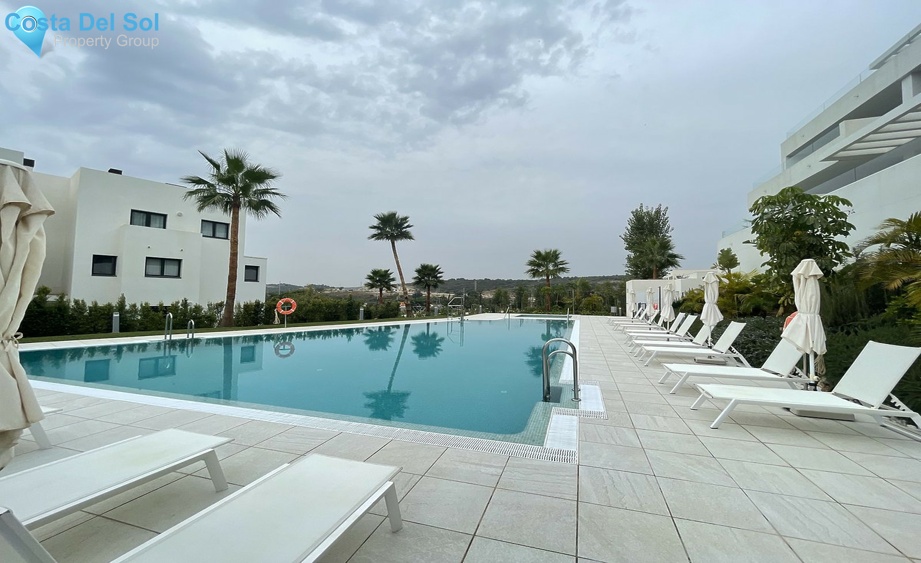 Middle Floor Apartment in Estepona-1510211