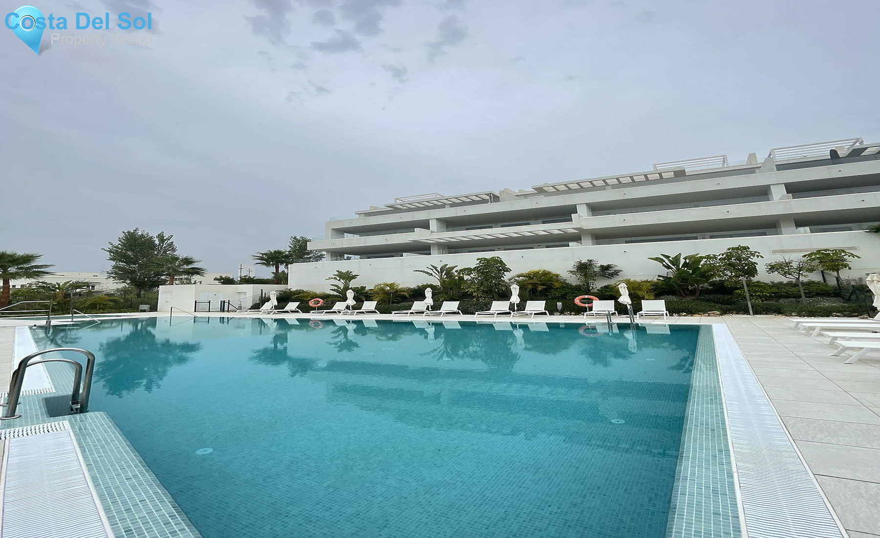 Middle Floor Apartment in Estepona-1510213